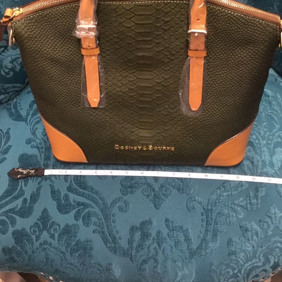 🚫SOLD🚫Dooney & Bourke Domed Leather Satchel - Picture 5 of 8